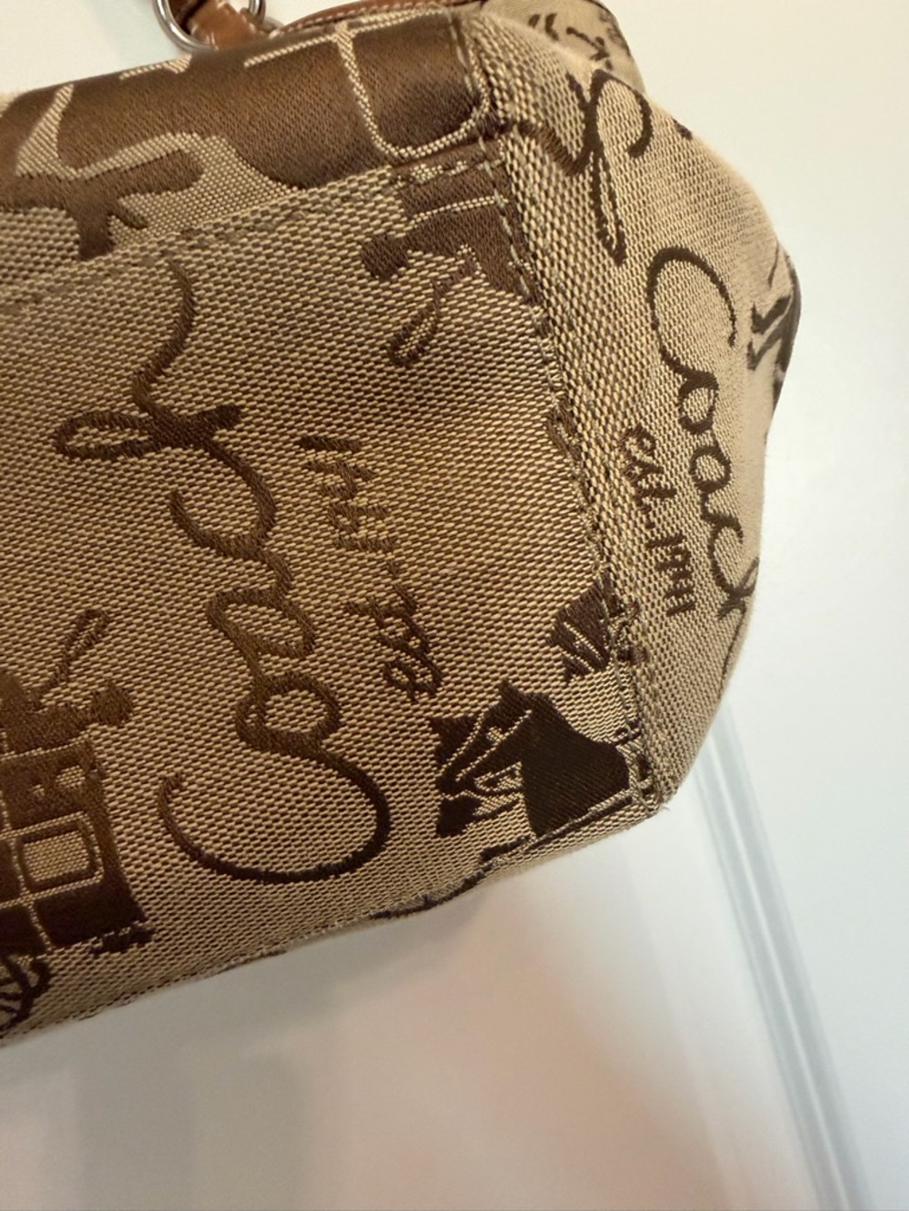 Coach Y2K Modern Vintage late 2009 Tan Signature Canvas Tote with Carriage Print - Picture 3 of 15
